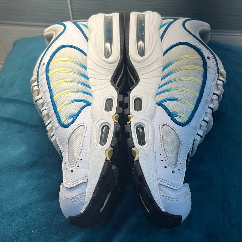 Womens Nike Air Max Tailwind IV Sneaker